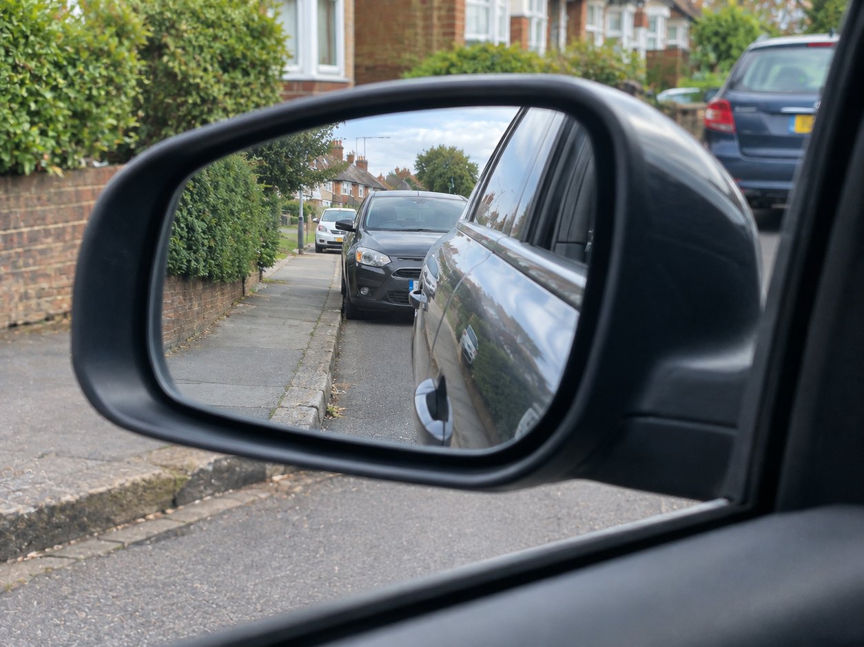 Automatic car reverse parallel parking using mirror reference points on a Nottingham street